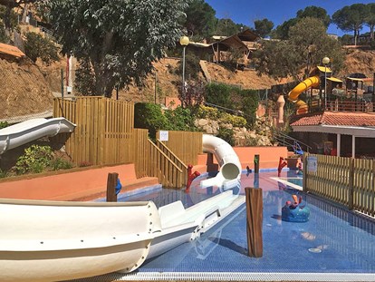 Luxury camping - Kühlschrank - Catalonia - Camping Cala Canyelles - Vacanceselect Hybridlodge Clever 4/5 Personen 2 Zimmer Badezimmer von Vacanceselect auf Camping Cala Canyelles