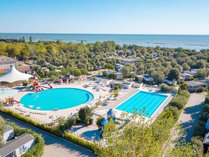 Luxury camping - Heizung - Italy - Camping Vigna sul Mar Camping Village - Vacanceselect Mobilheim Moda 5/6 Pers 2 Zimmer AC von Vacanceselect auf Camping Vigna sul Mar Camping Village