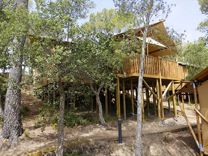 Luxury camping - Preisniveau: exklusiv - Catalonia - Camping Cala Gogo - Vacanceselect Safarizelt 6 Personen 3 Zimmer Badezimmer von Vacanceselect auf Camping Cala Gogo