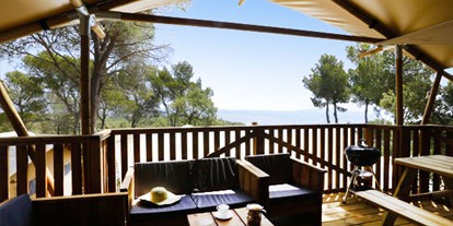 Luxuscamping - Klimaanlage - Katalonien - Camping Cala Gogo - Vacanceselect Safarizelt 6 Personen 3 Zimmer Badezimmer von Vacanceselect auf Camping Cala Gogo