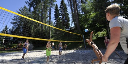 Luxury camping - Preisniveau: exklusiv - Tyrol - Beach Volleyball - Nature Resort Natterer See Safari-Lodge-Zelt "Rhino" am Nature Resort Natterer See