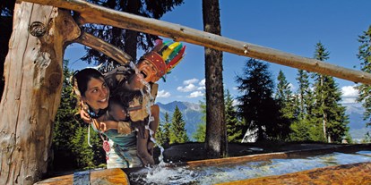 Luxuscamping - getrennte Schlafbereiche - Tirol - Indianertag am Ferienparadies Natterer See - Nature Resort Natterer See Safari-Lodge-Zelt "Rhino" am Nature Resort Natterer See