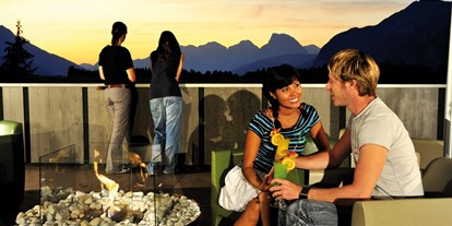 Luxury camping - Gartenmöbel - Tyrol - Panoramaterrasse - Nature Resort Natterer See Safari-Lodge-Zelt "Rhino" am Nature Resort Natterer See
