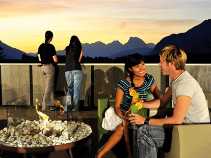 Luxury camping - Sonnenliegen - Tyrol - Panoramaterrasse - Nature Resort Natterer See Wood-Lodges am Nature Resort Natterer See