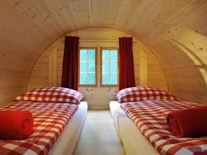 Luxury camping - Heizung - Tyrol - Schlaffässer Innenansicht Schlafbereich - Nature Resort Natterer See Schlaffässer am Nature Resort Natterer See