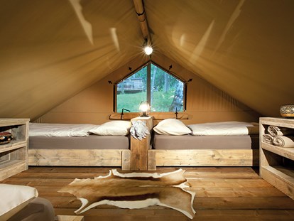 Luxury camping - getrennte Schlafbereiche - Tyrol - Mezzanine Safari-Lodge-Zelt "Lion" - Nature Resort Natterer See Safari-Lodge-Zelt "Lion" am Nature Resort Natterer See