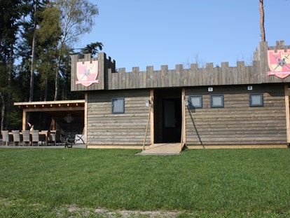 Luxuscamping - Unterkunft alleinstehend - Burg - Camping De Kleine Wolf Burg "Wolvenburcht" bei Campingplatz de Kleine Wolf