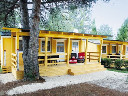Luxuscamping - Gartenmöbel - Kroatien - Camping Valkanela - Gebetsroither Luxusmobilheim von Gebetsroither am Camping Valkanela