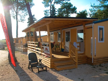 Luxury camping - Terrasse - Dalmatia - Zaton Holiday Resort - Gebetsroither Luxusmobilheim von Gebetsroither am Zaton Holiday Resort