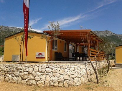 Luxuscamping - Terrasse - Dalmatien - Camping Nevio - Gebetsroither Luxusmobilheim von Gebetsroither am Camping Nevio