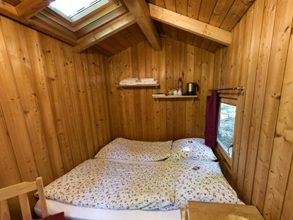 Luxury camping - Unterkunft alleinstehend - Baumhaus Baumtraum, Kuschelhöhle in sieben Metern Höhe für Verliebte. - Baumhaushotel Solling Baumhaushotel Solling