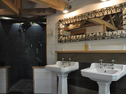 Luxuscamping - WC - Sarlat-la-Canéda - chateaux dans les arbres- cabane puybeton - Chateaux Dans Les Arbres Chateaux Dans Les Arbres
