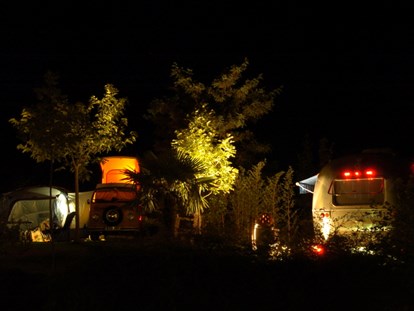 Luxury camping - Preisniveau: gehoben - France - Retro Trailer Park Airstream für 4 Personen am Retro Trailer Park