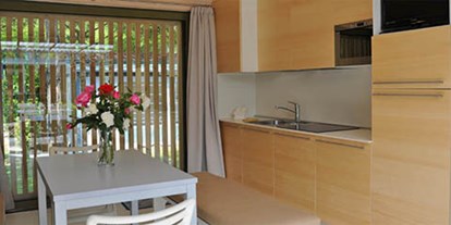Luxuscamping - TV - Cavallino - Union Lido - Suncamp Camping Home Veranda Large auf Union Lido