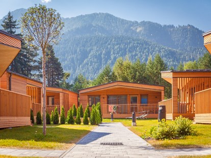 Luxuscamping - Parkplatz bei Unterkunft - Trentino-Südtirol - Außenansicht - Camping Olympia Alpine Lodges am Camping Olympia