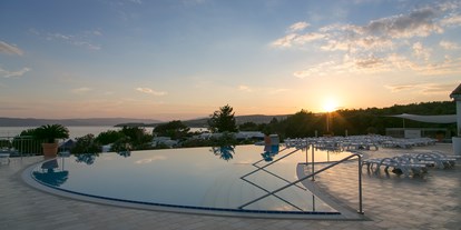 Luxuscamping - Sonnenliegen - Kvarner - Krk Premium Camping Resort - Suncamp SunLodge Aspen von Suncamp auf Krk Premium Camping Resort