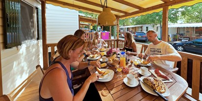 Luxury camping - Kaffeemaschine - Florenz - Campeggio Barco Reale - Suncamp Sunlodge Maple von Suncamp auf Camping Barco Reale