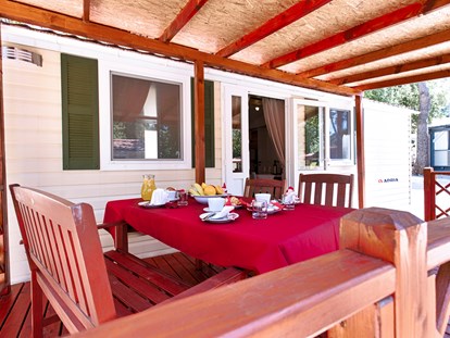 Luxuscamping - Kochmöglichkeit - Zadar - Camping Park Soline Mobilheim Shelbox Tavolara auf Camping Park Soline