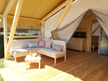 Luxuscamping - getrennte Schlafbereiche - Italien - Camping Marelago Koala Zelt auf Camping Marelago