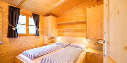 Luxuscamping - Kochmöglichkeit - Südtirol - Meran - "Eltern-Schlafzimmer" - Camping Steiner Bungalow Typ A auf Camping Steiner
