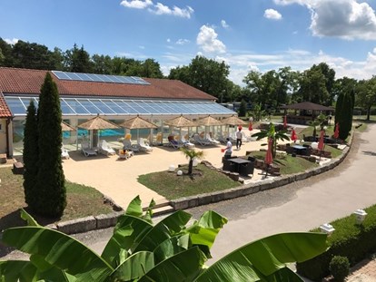 Luxuscamping - Kochmöglichkeit - Baden-Württemberg - Und für Wellness und Sport geht es in unser wunderschönes Schwimmbad mit Fitnessraum, Sauna, Massageabteilung - Dreiländer-Camping-u. Freizeitpark Gugel Dreiländer-Camping-u. Freizeitpark Gugel