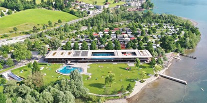 Luxuscamping - Kühlschrank - Schweiz - Luftaufnahme ganze Anlage - Camping Seefeld Park Sarnen ***** Glamping-Unterkünfte auf Camping Seefeld Park Sarnen