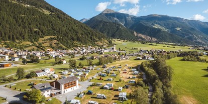 Luxuscamping - Kochmöglichkeit - Südtirol - Meran - Der Campingplatz von oben  - Camping Muglin Müstair Camping Muglin Müstair