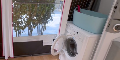 Luxuscamping - Klimaanlage - Vorzelt Waschmaschine - camping-in-venedig.de -WMC BUSCHMANN wohnen-mieten-campen at Union Lido Deluxe Caravan mit Einzelbett / Dusche