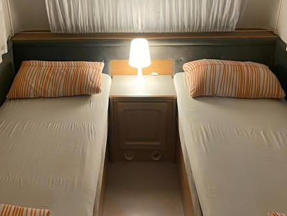 Luxury camping - getrennte Schlafbereiche - Cavallino - Einzelbetten - camping-in-venedig.de -WMC BUSCHMANN wohnen-mieten-campen at Union Lido Deluxe Caravan mit Einzelbett / Dusche
