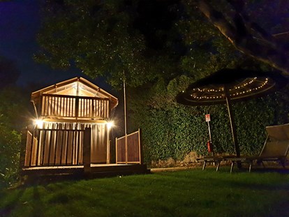 Luxuscamping - Terrasse - AIRLODGE ZELT NACHTS - Camping dei Fiori  Himmlisches Glamping 