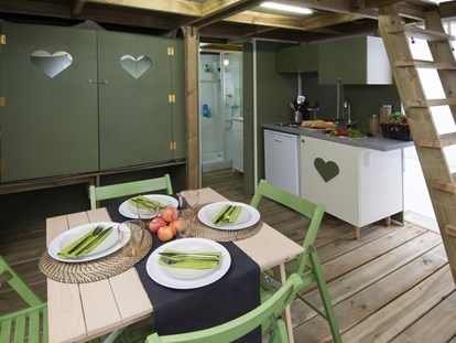 Luxury camping - Kochutensilien - Italy - AIRLODGE ZELT / KÜCHE  - Camping dei Fiori  Himmlisches Glamping 