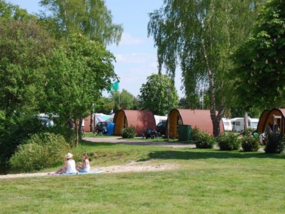 Luxury camping - Parkplatz bei Unterkunft - Germany - Falkensteinsee PODs - Die etwas andere Art zu campen