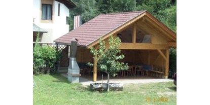 Luxuscamping - Kochmöglichkeit - Grillplatz mit Pavillon - Camping Brunner am See Chalets auf Camping Brunner am See