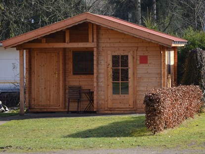 Luxury camping - Hunde erlaubt - Lüneburger Heide - Hütte Rot  - Camping Zum Oertzewinkel Hütten auf Camping Zum Oertzewinkel
