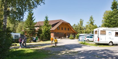 Luxury camping - Parkplatz bei Unterkunft - Baden-Württemberg - Camping Bankenhof Mietwohnwagen Hobby auf Camping Bankenhof