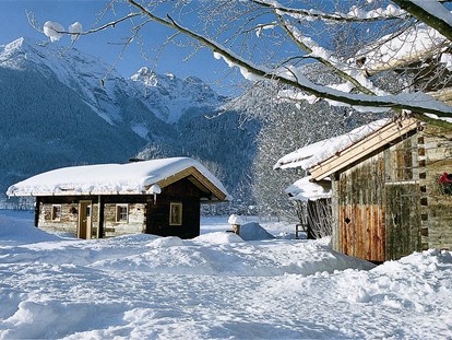 Luxury camping - Unterkunft alleinstehend - Tiroler Unterland - Wintertraum im Almdorf Grubhof - Grubhof Almhütte Almberg Alm im Almdorf Grubhof