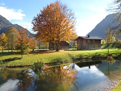 Luxury camping - getrennte Schlafbereiche - Salzburg - Herbst im Almdorf am Grubhof - Grubhof Almhütte Scheffsnother Stube im Almdorf Grubhof
