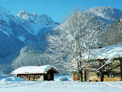 Luxuscamping - Unterkunft alleinstehend - Winter im Almdorf am Grubhof - Grubhof Almhütte Steinbach Stube im Almdorf Grubhof