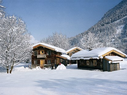 Luxury camping - Dusche - Salzburg - Winterurlaub im Almdorf am Grubhof - Grubhof Almhütte Steinbach Stube im Almdorf Grubhof
