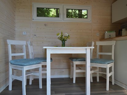 Luxuscamping - Kochmöglichkeit - Seenplatte - Naturcampingpark Rehberge Tiny House Nala am Wurlsee - Naturcampingpark Rehberge
