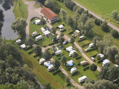 Luxuscamping - Preisniveau: günstig - Österreich - Luftbildaufnahme Camping Au an der Donau - Camping Au an der Donau Schlaf-Fässer auf Camping Au an der Donau