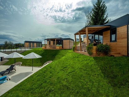 Luxury camping - Parkplatz bei Unterkunft - Kvarner - Mobilheime - Plitvice Holiday Resort Mobilheime auf Plitvice Holiday Resort