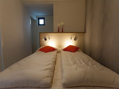 Luxuscamping - Sonnenliegen - Kroatien - Doppelzimmer - Plitvice Holiday Resort Mobilheime auf Plitvice Holiday Resort