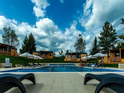 Luxury camping - Parkplatz bei Unterkunft - Kvarner - Mobilheime mit Schwimbad - Plitvice Holiday Resort Mobilheime auf Plitvice Holiday Resort