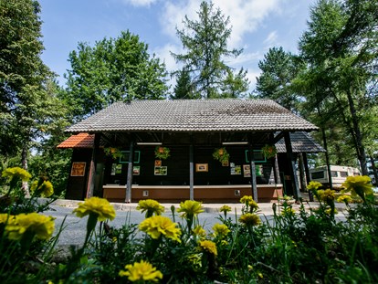 Luxuscamping - Rakovica, Plitvicka Jezera - Sanitaranlage - Plitvice Holiday Resort Tipis auf Plitvice Holiday Resort