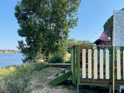 Luxuscamping - Hunde erlaubt - Flusslandschaft Elbe - Schäferwagen mit Elbblick - Camping Stover Strand Camping Stover Strand