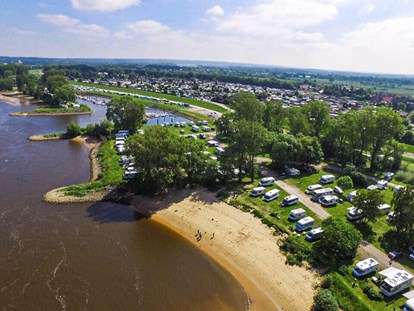 Luxuscamping - Kochmöglichkeit - Flusslandschaft Elbe - Campingplatz mit eigenem Badestrand - Camping Stover Strand Camping Stover Strand
