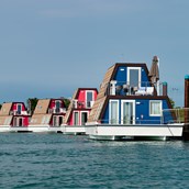 Glamping accommodation - Houseboat River - Marina Azzurra Resort