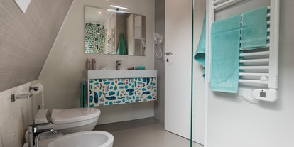 Luxuscamping - Art der Unterkunft: spezielle Unterkunft - Badezimmer mit Dusche - Marina Azzurra Resort Marina Azzurra Resort