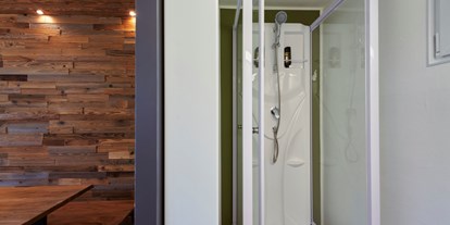 Luxuscamping - Klimaanlage - separater Duschbereich im Vorzelt - Kirchzarten / Schwarzwald Luxuswohnwagen Premium in Kirchzarten / Schwarzwald
